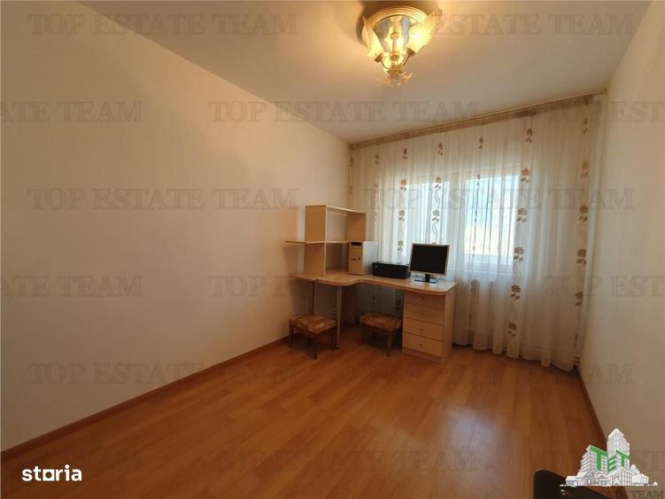 Apartament cu 4 camere decomandat, mobilat în Gara
