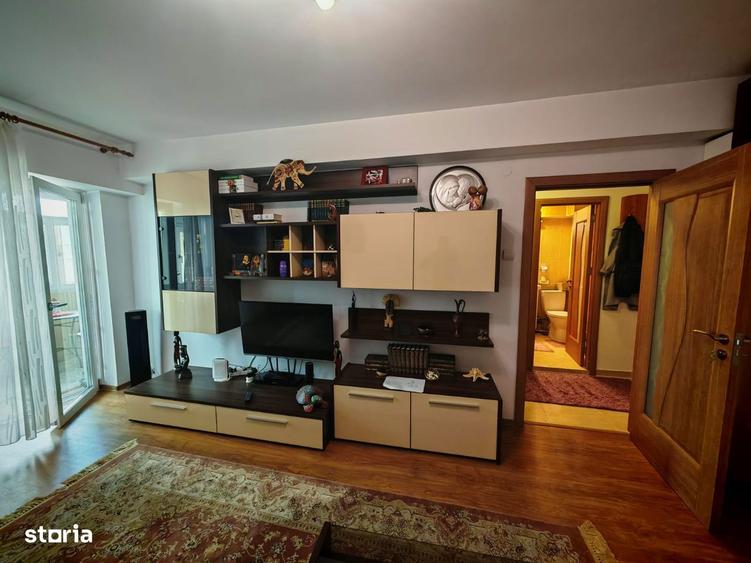 Garsonieră decomandată în Est