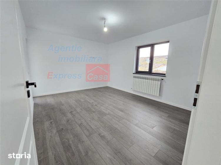 Casă cu 4 camere cu Teren 600 Mp în Dumești