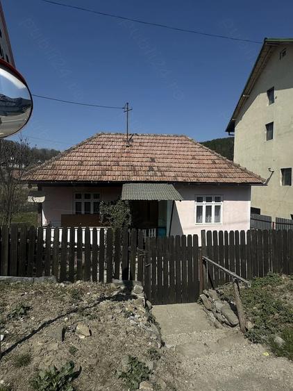 Casă cu Teren 860 Mp în Central