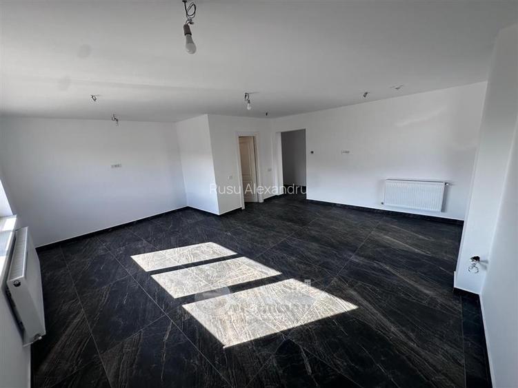 COMISION 0% | Apartament de vanzare 4 cam, etaj intermediar, terasa 70 mp + balc
