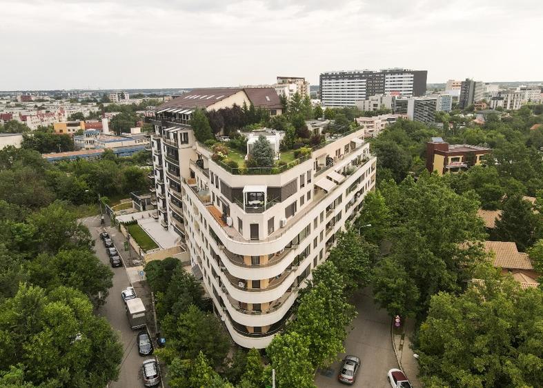 Apartament cu 4 camere semidecomandat, mobilat în Herăstrău