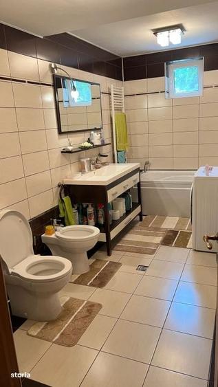 Casă cu 4 camere în Izvorani