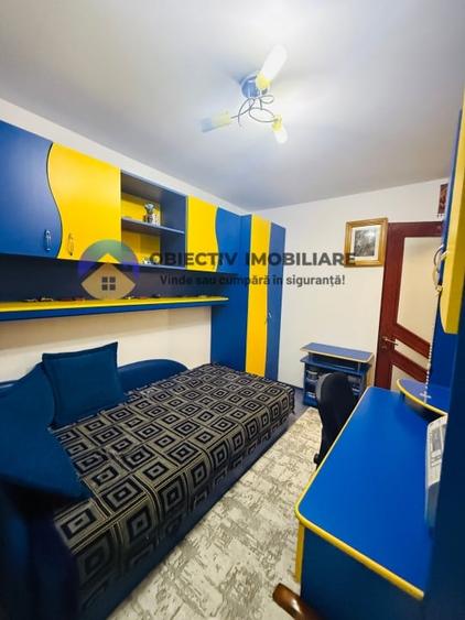 Apartament cu 3 camere decomandat în Calea Romanului