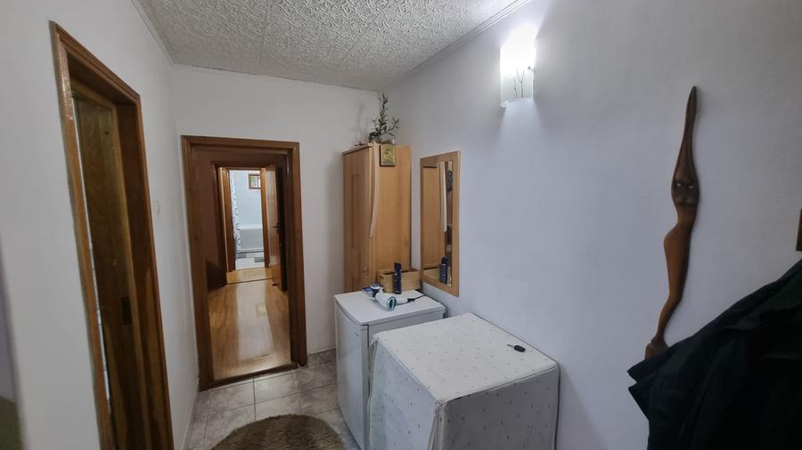 Apartament cu 4 camere decomandat în Nicolina
