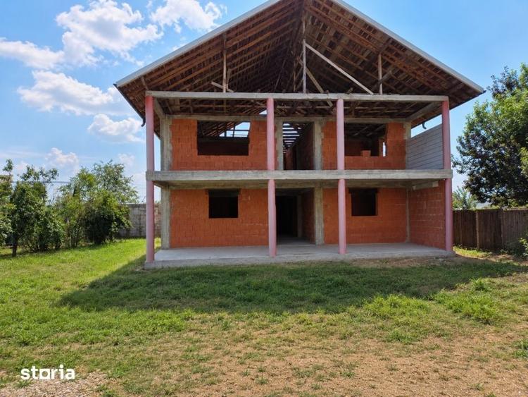 Casă cu Teren 1063 Mp în Central