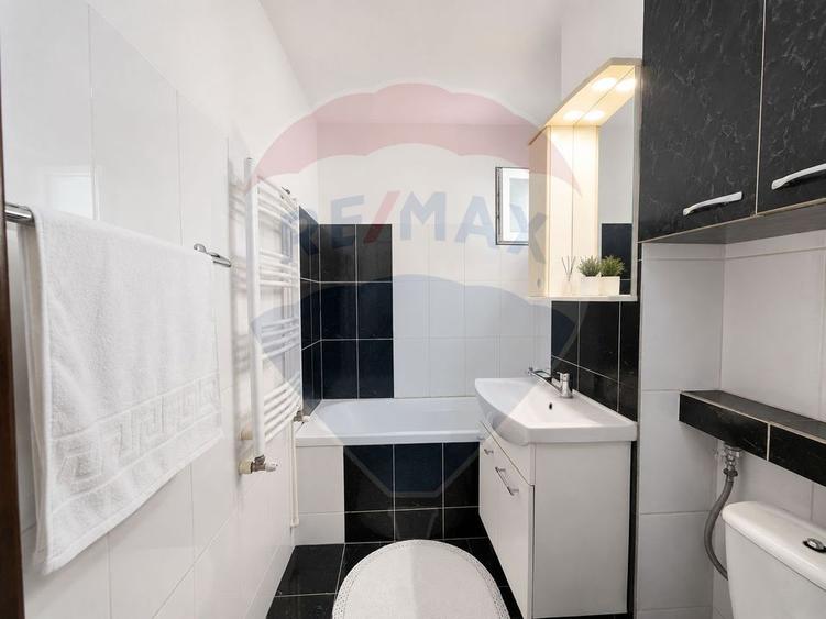 Apartament cu 3 camere decomandat în Casa de Cultură
