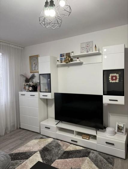 Apartament cu 2 camere decomandat în Drumul Taberei