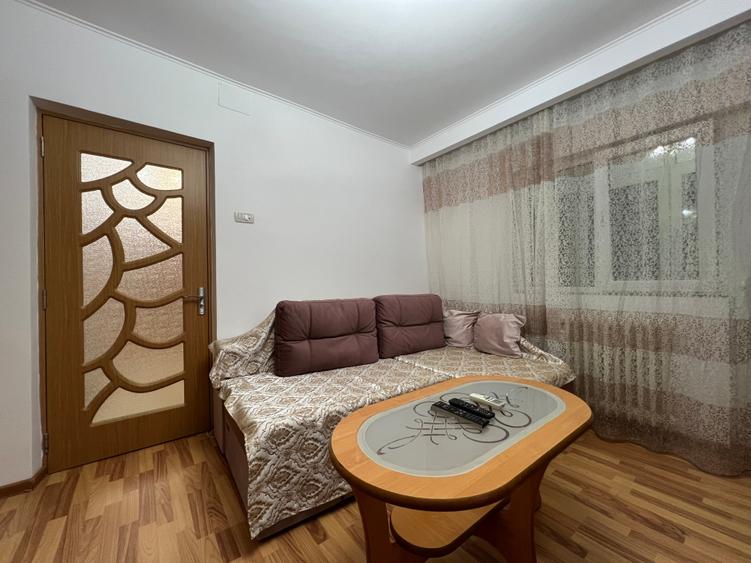 Apartament cu 2 camere semidecomandat în P-ța Victoriei