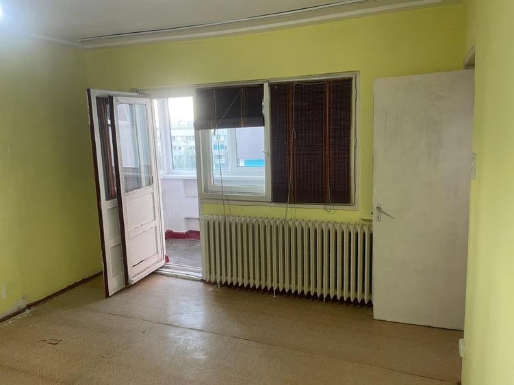 Garsonieră decomandată în Gorjului