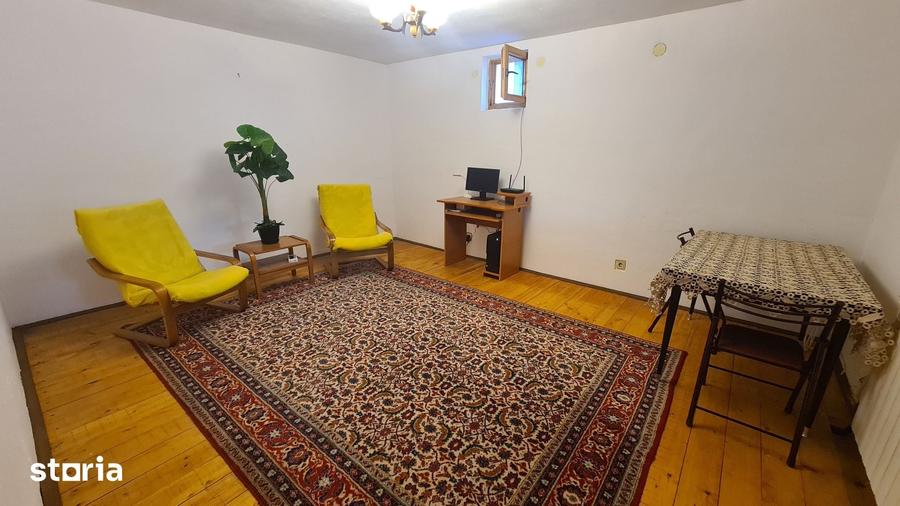 Casă cu 5 camere cu Teren 475 Mp în Central
