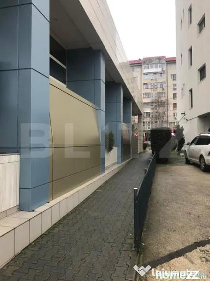 Spațiu comercial, de 290 mp, în Micro 3