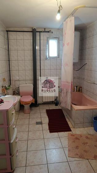 Casă individuală cu 9 camere cu Canalizare în Mărăcineanu