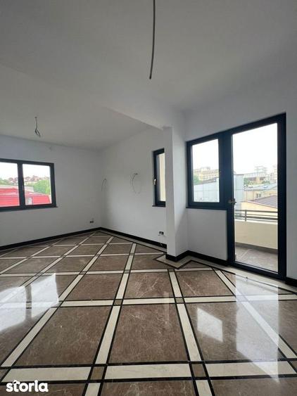 Apartament cu 8 camere în Mitropolie