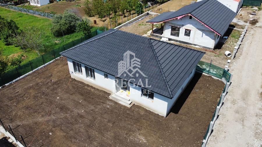 Casă individuală cu 3 camere cu Canalizare în Central