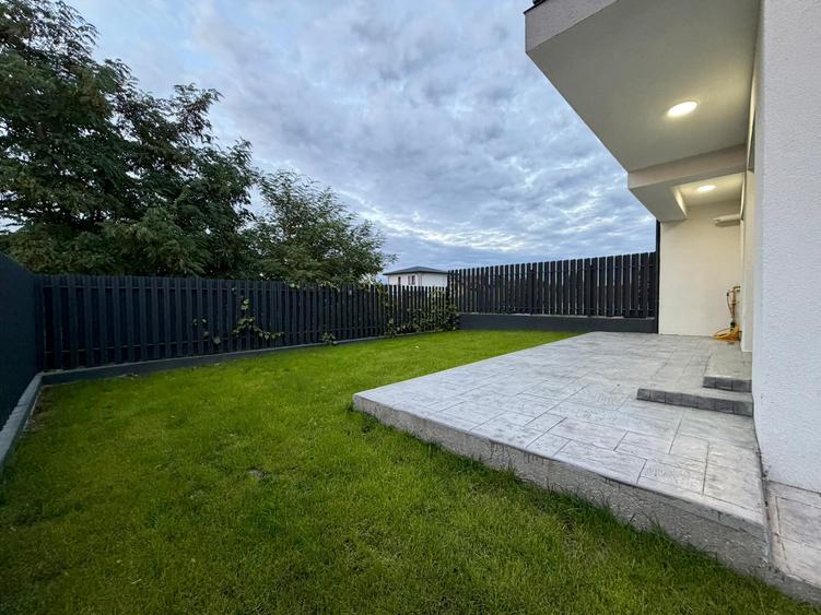 Duplex cu 4 camere cu Canalizare în Bucium