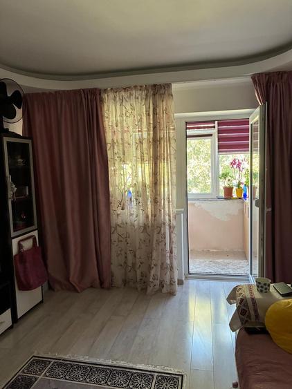 Apartament cu 3 camere decomandat în Faleza Nord