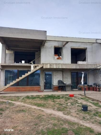 Casă cu 4 camere cu Teren 1008 Mp în Vărsătura