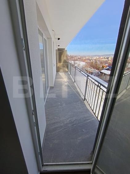 Apartament cu 4 camere semidecomandat în Exterior Sud