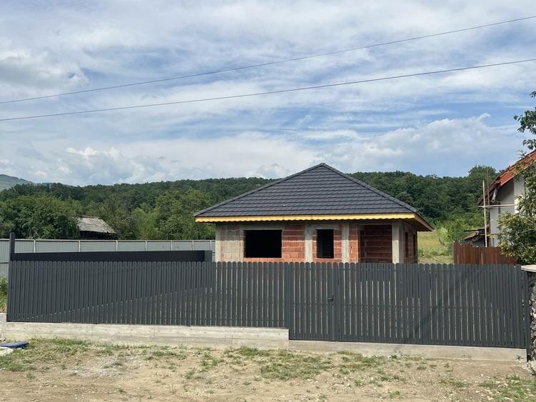 Casă cu 3 camere în Suseni