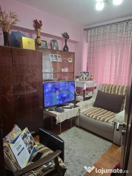 Apartament cu 3 camere semidecomandat în Ultracentral