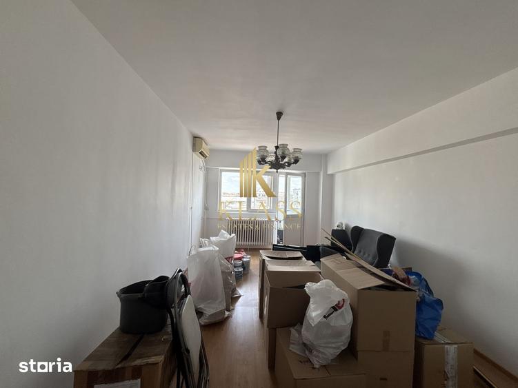 Apartament cu 4 camere decomandat în Romană