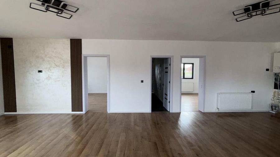 Casă individuală cu 3 camere cu Canalizare în Stâlpu