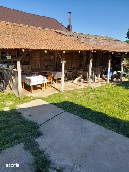 Casă cu 2 camere cu Teren 1800 Mp în Central