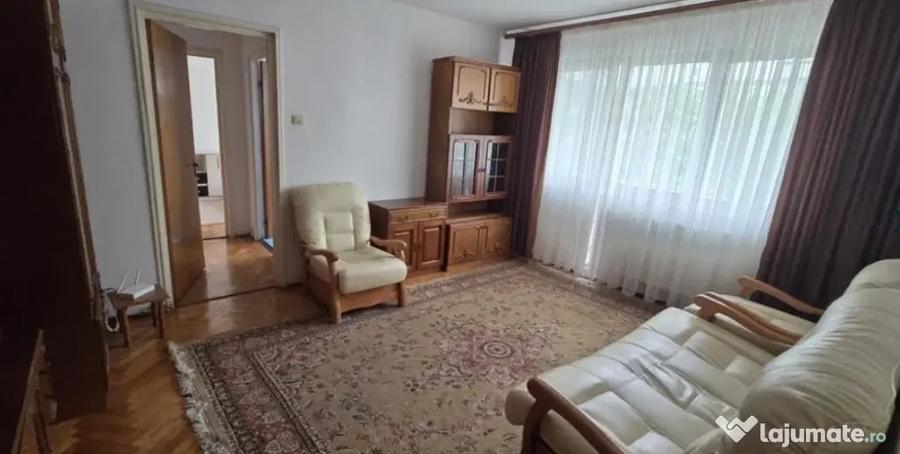 Apartament cu 2 camere semidecomandat în Centrul Civic