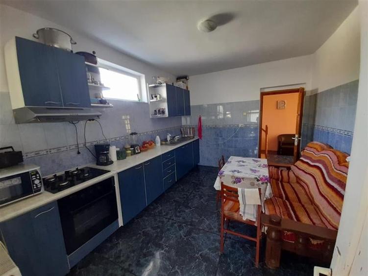 Casă cu 5 camere cu Teren 396 Mp în Traian