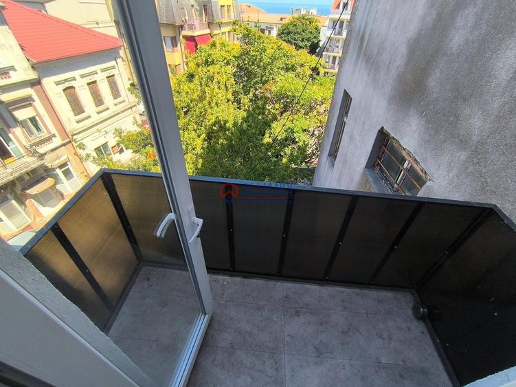 Apartament cu 3 camere semidecomandat în Peninsula