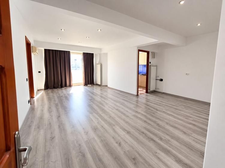 Apartament cu 2 camere semidecomandat în P-ța Unirii