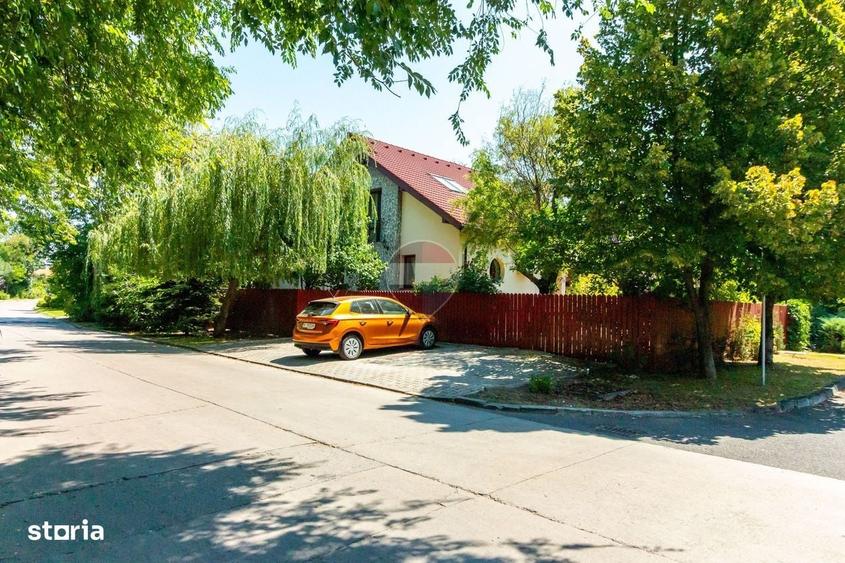 Casă cu 4 camere în Ostratu