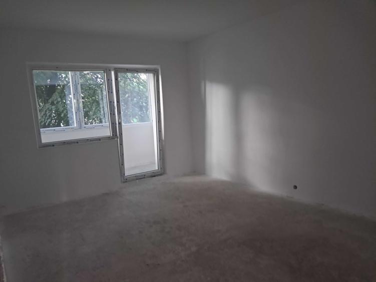 Apartament cu 3 camere decomandat în Decebal