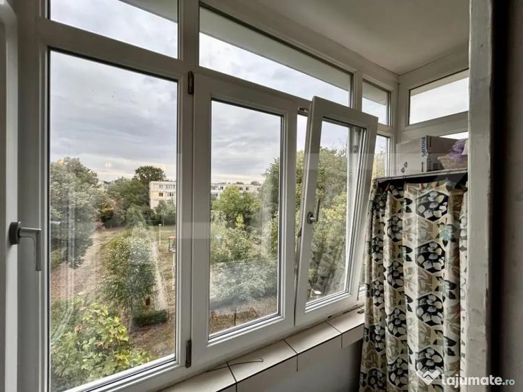 Apartament cu 3 camere semidecomandat în Andrei Mureșanu