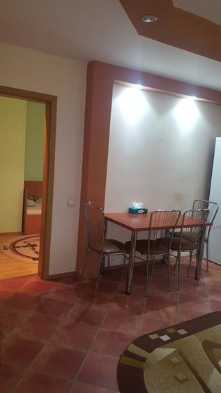 Apartament cu 3 camere semidecomandat în Buziașului