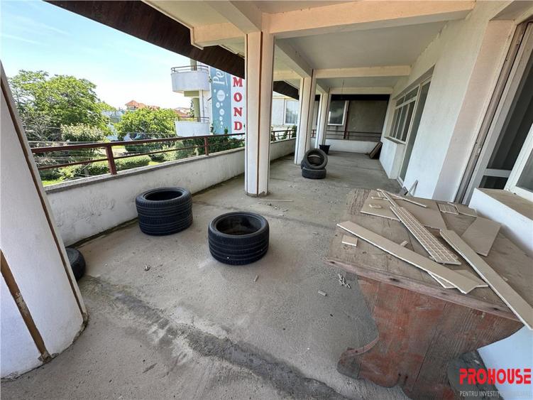 Apartament cu 5 camere decomandat în Sud