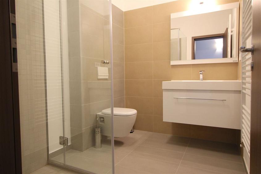 Apartament cu 3 camere decomandat, mobilat în Nord