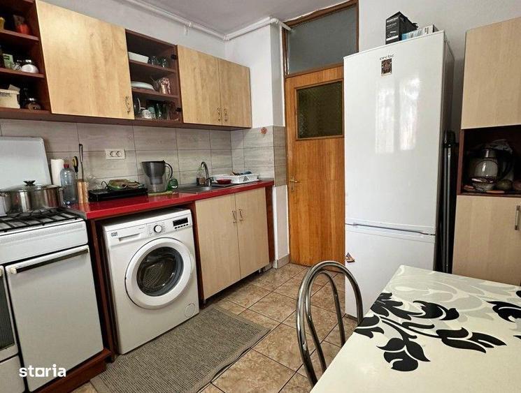 Apartament cu 2 camere semidecomandat în Tei