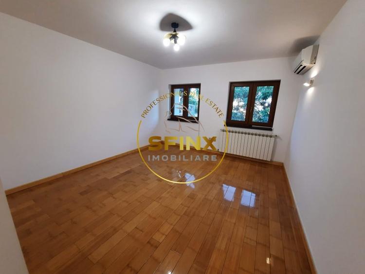 Casă individuală cu 8 camere cu Canalizare în Unirii