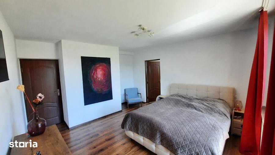Casă cu 5 camere cu Teren 1514 Mp în Central