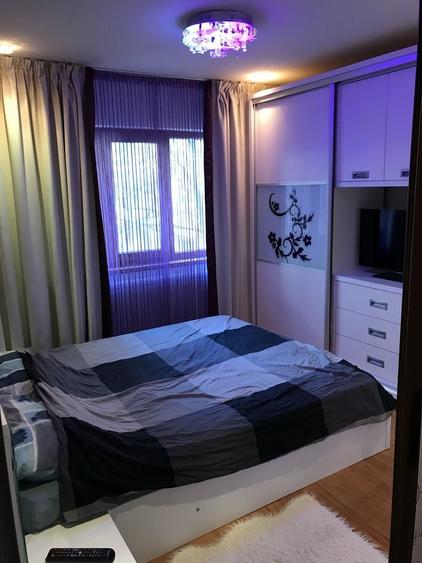 Apartament cu 2 camere decomandat în Micro 17