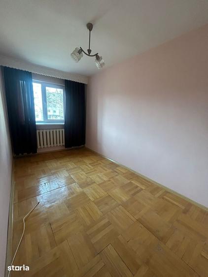 Apartament cu 4 camere semidecomandat în Sud