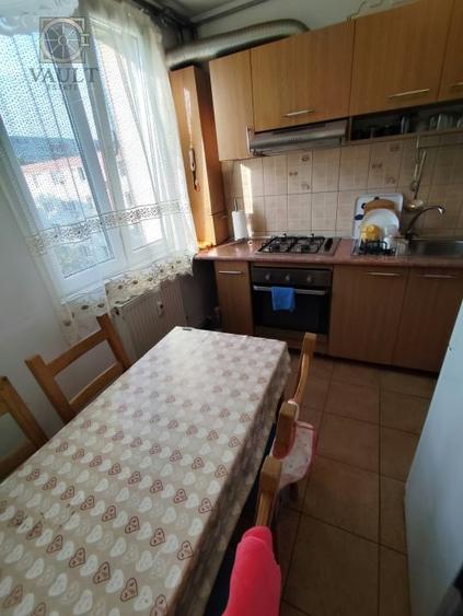 APARTAMENT 4 CAMERE-DECOMANDAT-2 BAI-ETAJ 4/4-BLOC REABILITAT-RAHOVA - 2