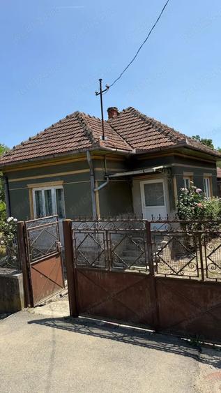 Casă cu 4 camere în Gurahonț