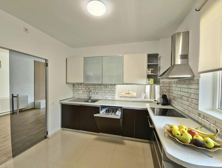 Apartament cu 3 camere decomandat în Central