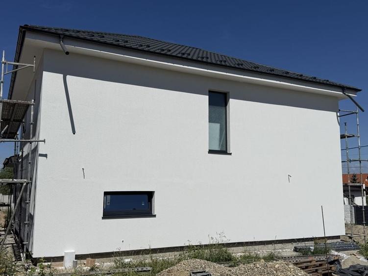 Casă cu 4 camere în Geamăna