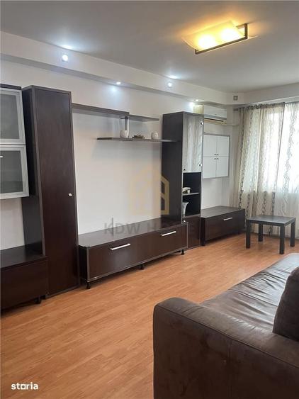 Apartament cu 3 camere decomandat în Tei