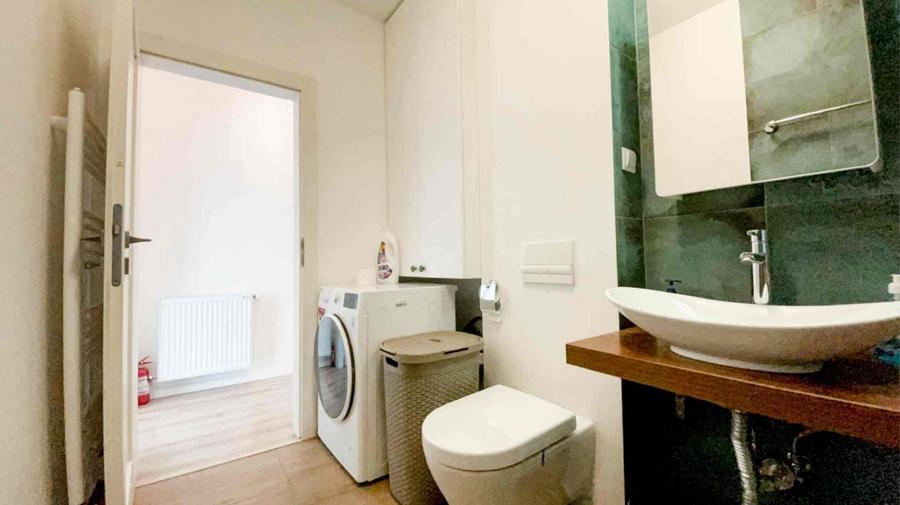 Apartament cu 2 camere semidecomandat, mobilat în Bună Ziua