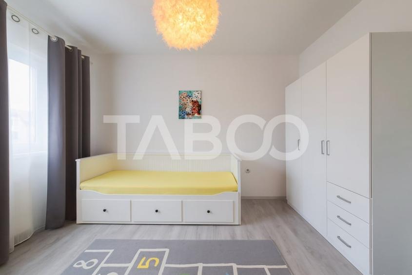 Apartament cu 3 camere decomandat, mobilat în Turnișor